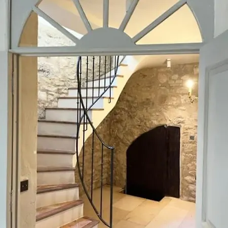 Provencal Townhouse With Terrace In Villa *